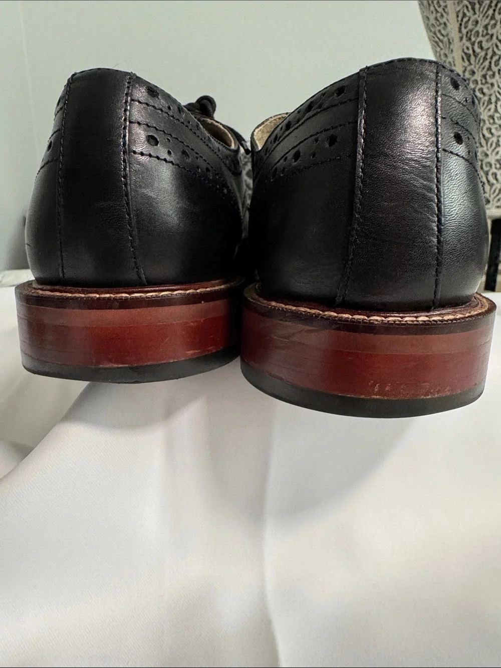 Banana Republic Black Italian Leather ortholite Wingtip Oxfords Brown Sole Sz 11